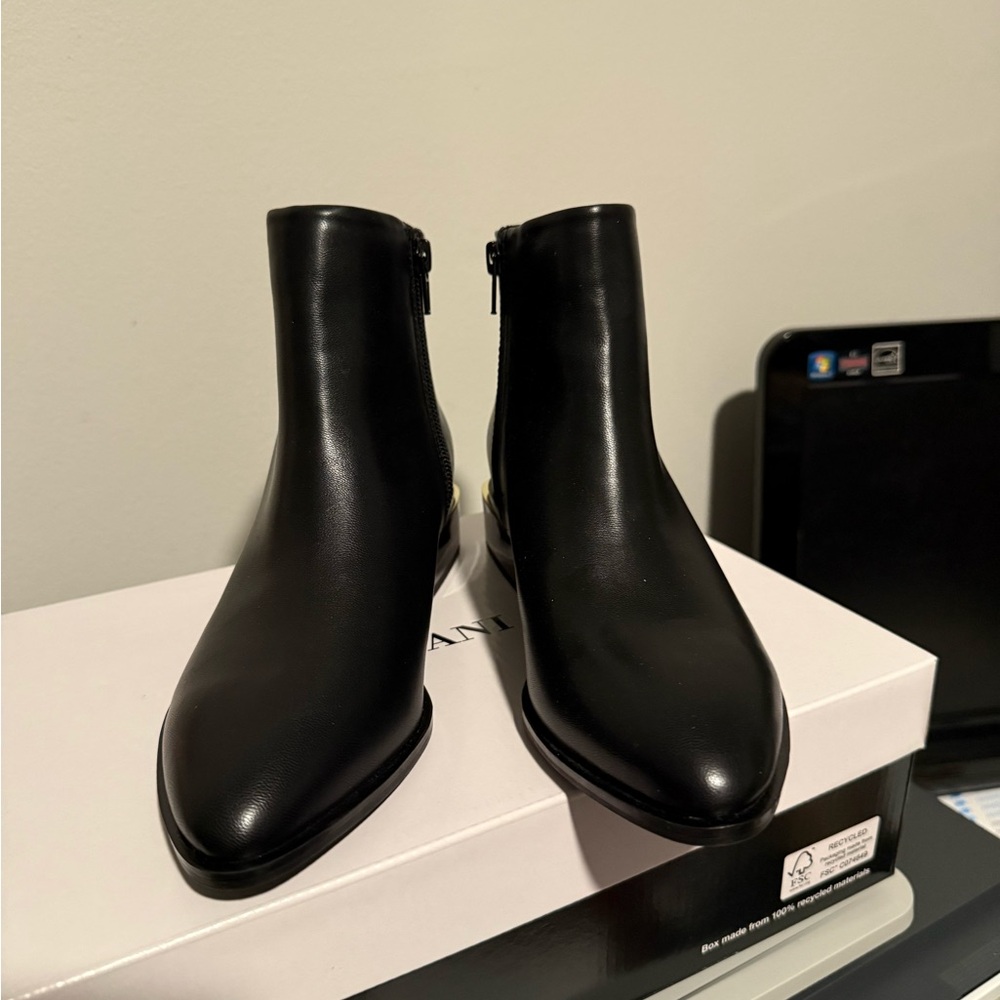 Sleek Black Leather Ankle Boots with Pointed Toe and Side Zipper